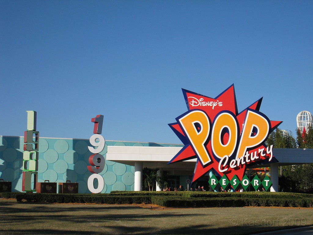 Disney 2010 D1 0593.jpg - January 9-11, 2010 Disney World Florida. Went to run the marathon. Saturday, fly down, check in, go to Expo to pick up packet, then to see Blue Man Group in the evening.